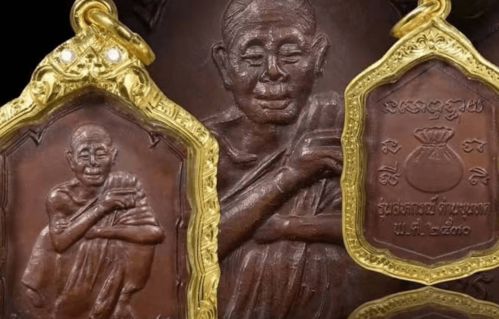 泰国高僧多有排面 国王向他 下跪 ,圆寂后送葬队伍长达16公里